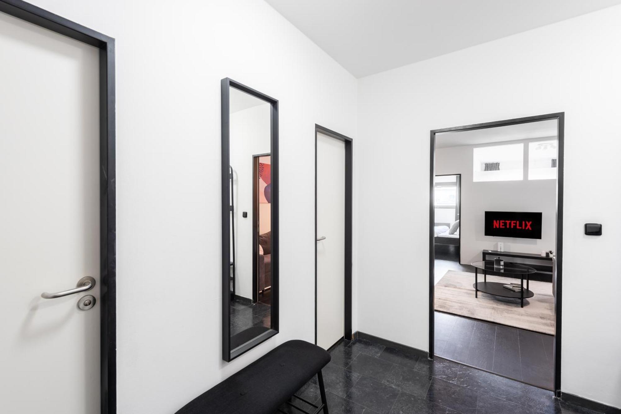 Apartments With Large Balcony, Parking Прага Екстер'єр фото