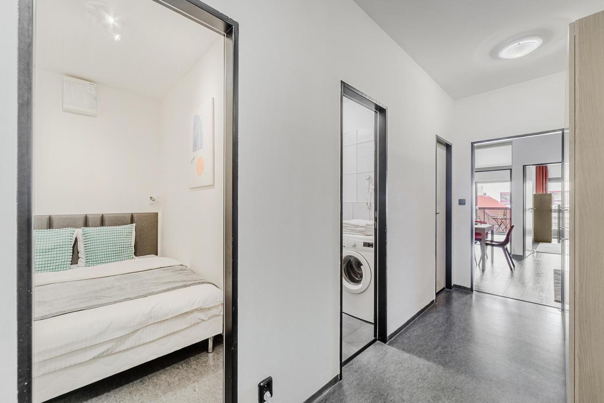 Apartments With Large Balcony, Parking Прага Екстер'єр фото